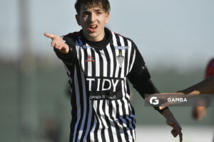 Enzo Cabrera, de Río Negro. 21ª Copa Nacional de Clubes. Estadio Ernesto Dickinson.