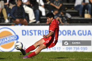 Gabriel Tavarez, de Universitario. 21ª Copa Nacional de Clubes. Estadio Ernesto Dickinson.