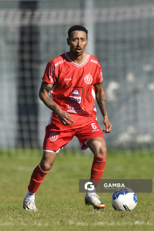 Fabián Leites, de Universitario. 21ª Copa Nacional de Clubes. Estadio Ernesto Dickinson.