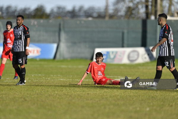 Gastón Barrientos, de Universitario. 21ª Copa Nacional de Clubes. Estadio Ernesto Dickinson.