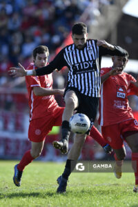 Christian Alba, de Río Negro. 21ª Copa Nacional de Clubes. Estadio Ernesto Dickinson.