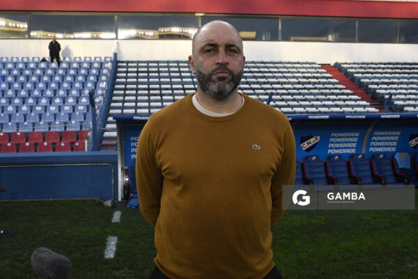 Marcelo Méndez, director técnico, Torneo Clausura. Estadio Gran Parque Central.