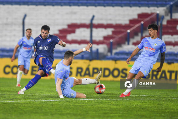 Maximiliano Gómez, de Nacional, Torneo Clausura. Estadio Gran Parque Central.