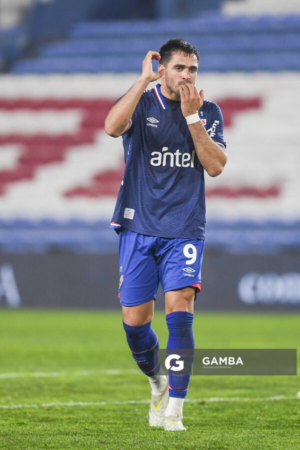 Maximiliano Gómez, de Nacional. Torneo Clausura. Estadio Gran Parque Central.