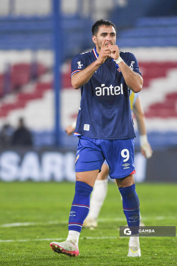 Maximiliano Gómez, de Nacional. Torneo Clausura. Estadio Gran Parque Central.