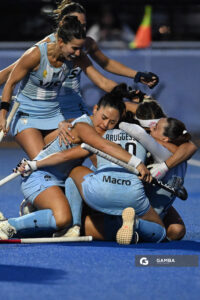 Jugadoras de Argentina celebran el segundo gol. Copa Panamericana de Hockey. Cancha Celeste.