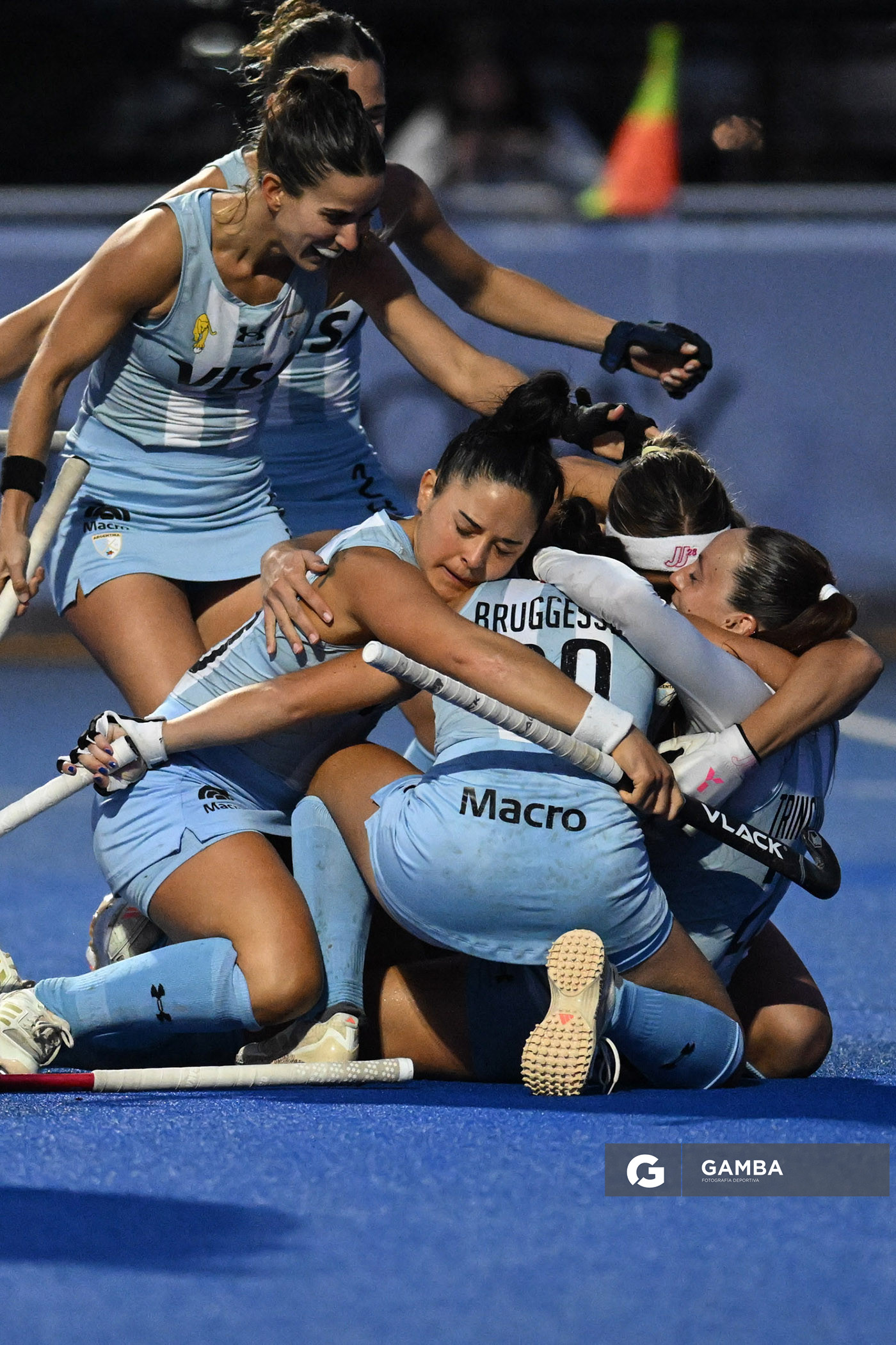 Jugadoras de Argentina celebran el segundo gol. Copa Panamericana de Hockey. Cancha Celeste.