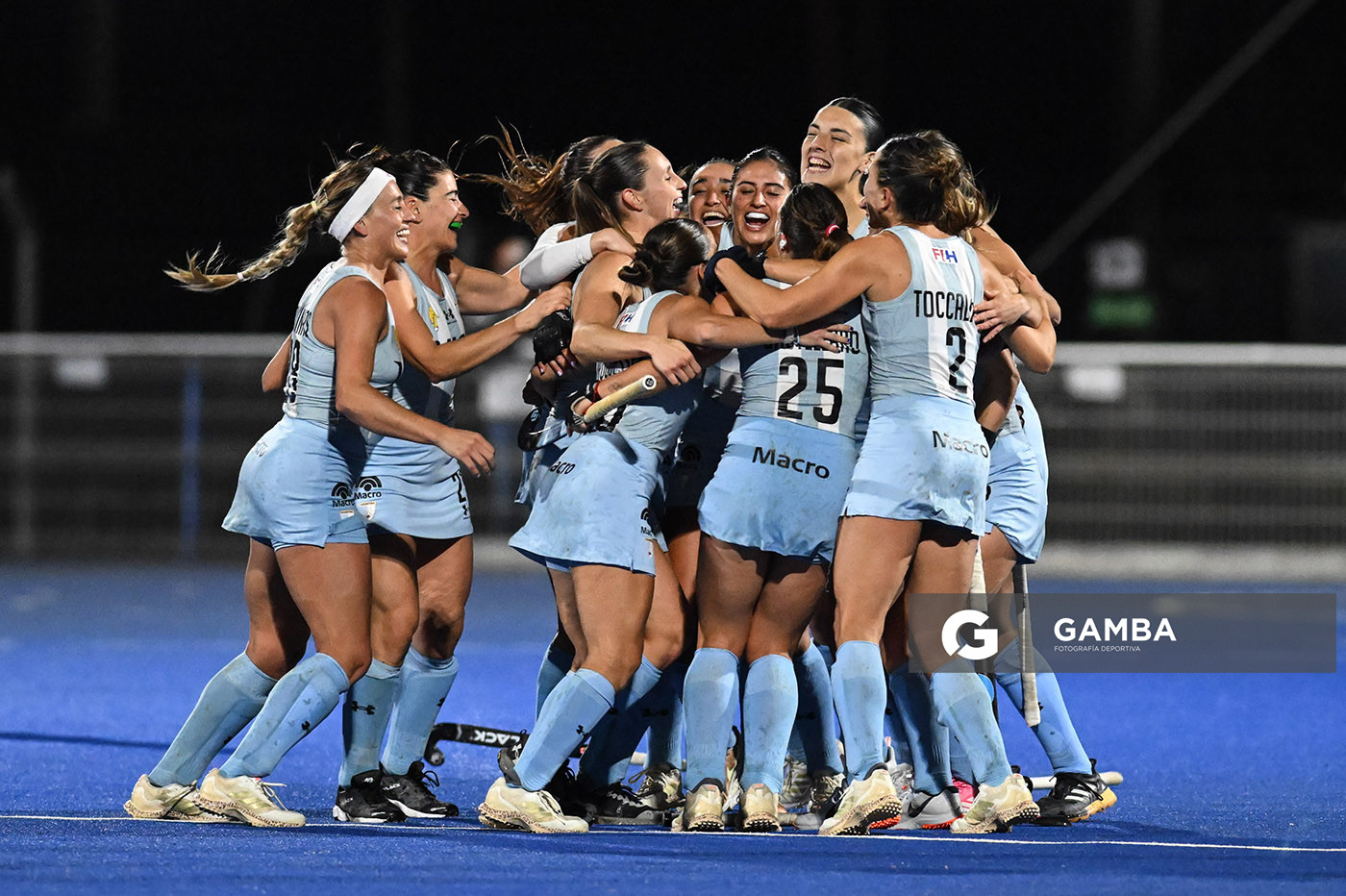 Jugadoras de Argentina celebran el segundo gol. Copa Panamericana de Hockey. Cancha Celeste.