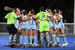 Jugadoras de Argentina celebran el segundo gol. Copa Panamericana de Hockey. Cancha Celeste.