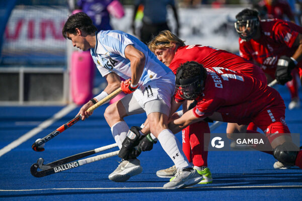 Lucas Toscani, de Argentina. Copa Panamericana de Hockey. Cancha Celeste.