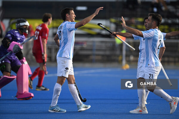 Lucas Martínez, de Argentina. Copa Panamericana de Hockey. Cancha Celeste.
