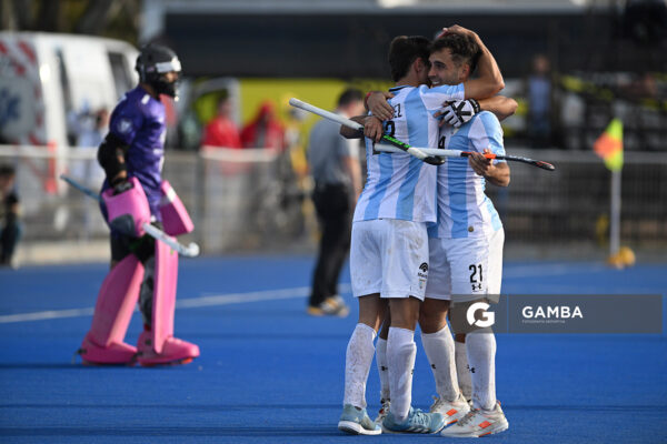Lucas Martínez, de Argentina. Copa Panamericana de Hockey. Cancha Celeste.