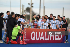 Los jugadores de Argentina celebran clasificación al mundial de hockey 2026. Copa Panamericana de Hockey. Cancha Celeste.