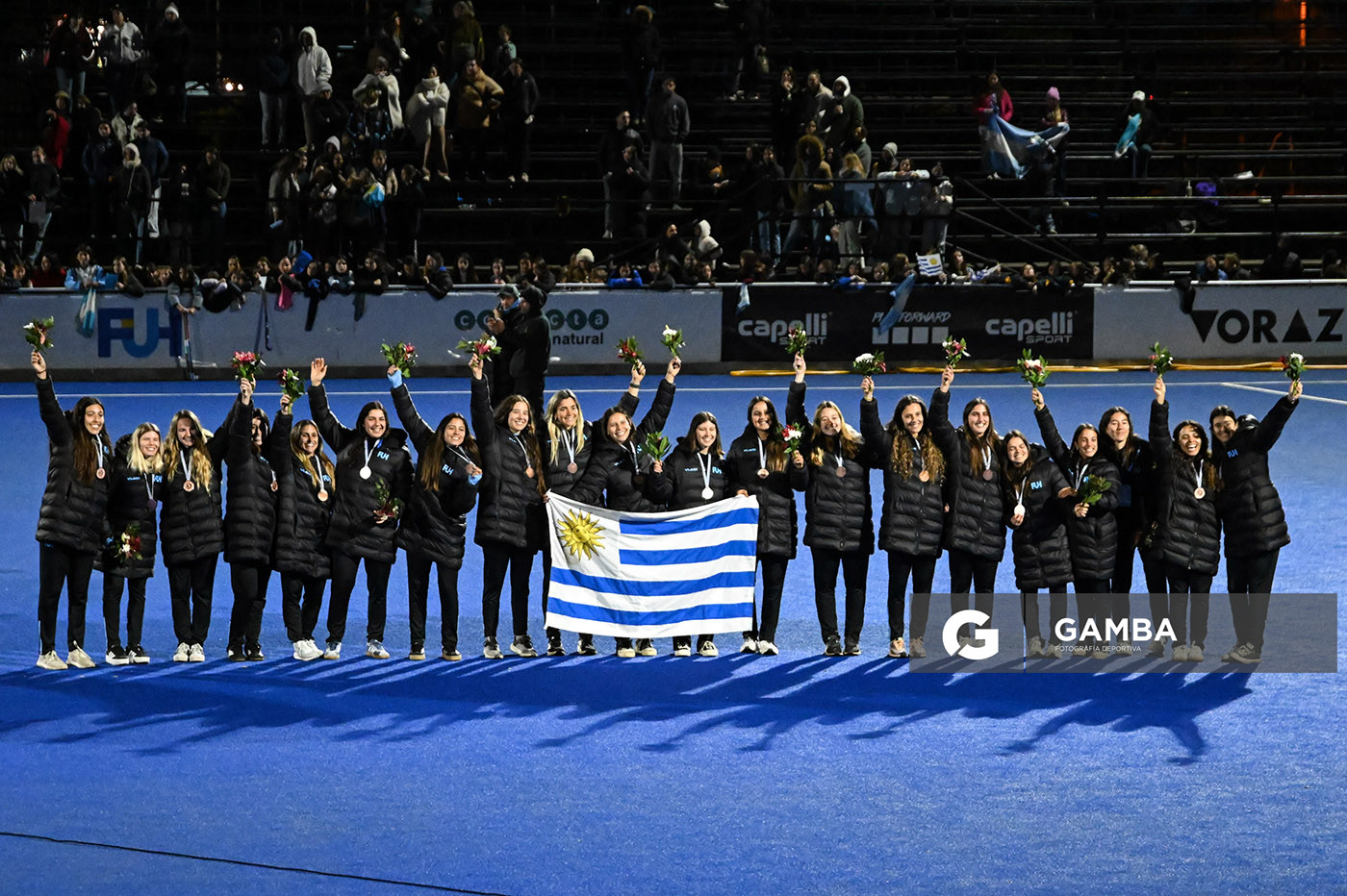 Las jugadoras de Uruguay reciben la medalla de bronce. Copa Panamericana de Hockey. Cancha Celeste.
