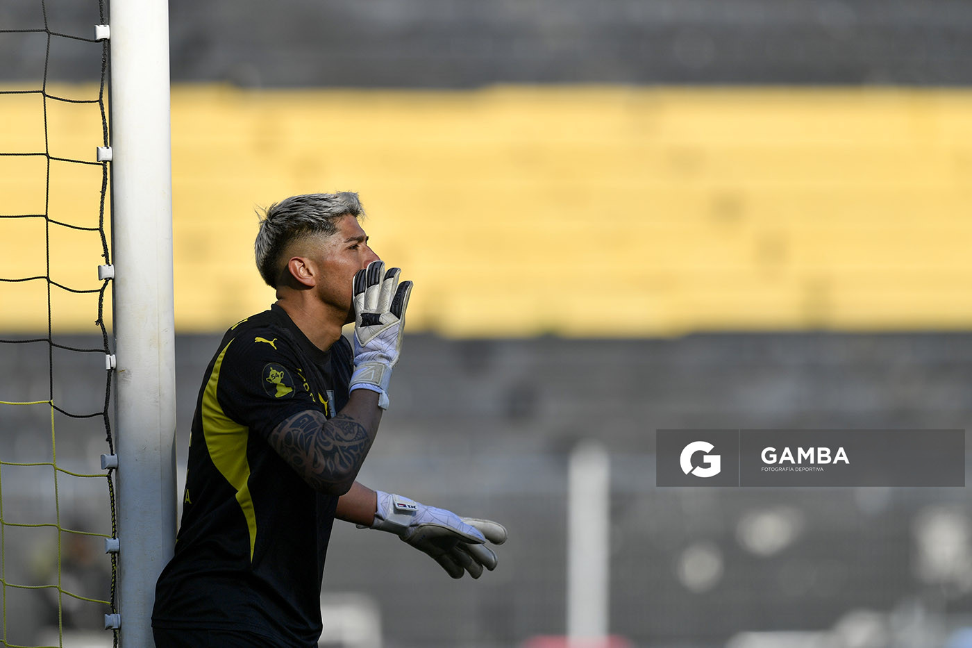 Brayan Cortés, golero de Peñarol. Torneo Clausura. Estadio Campeón del Siglo.