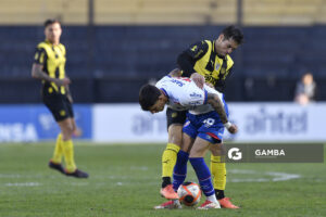 Lucas Villalba, de Nacional. Torneo Clausura. Estadio Campeón del Siglo.