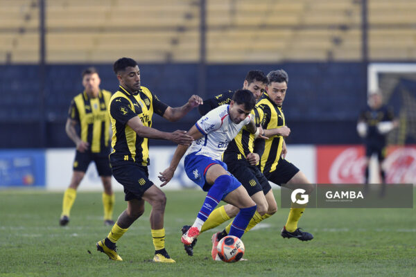 Lucas Villalba, de Nacional. Torneo Clausura. Estadio Campeón del Siglo.