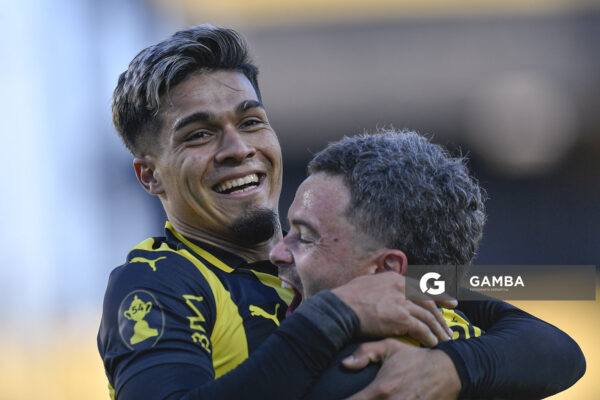 Matías Arezo, de Peñarol. Torneo Clausura. Estadio Campeón del Siglo.