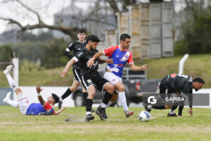 Matías Ebre, de San Carlos. Joaquín Rovetta, de Polancos. 21ª Copa Nacional de Clubes Divisional B. Estadio Parque Evelio Isnardi.