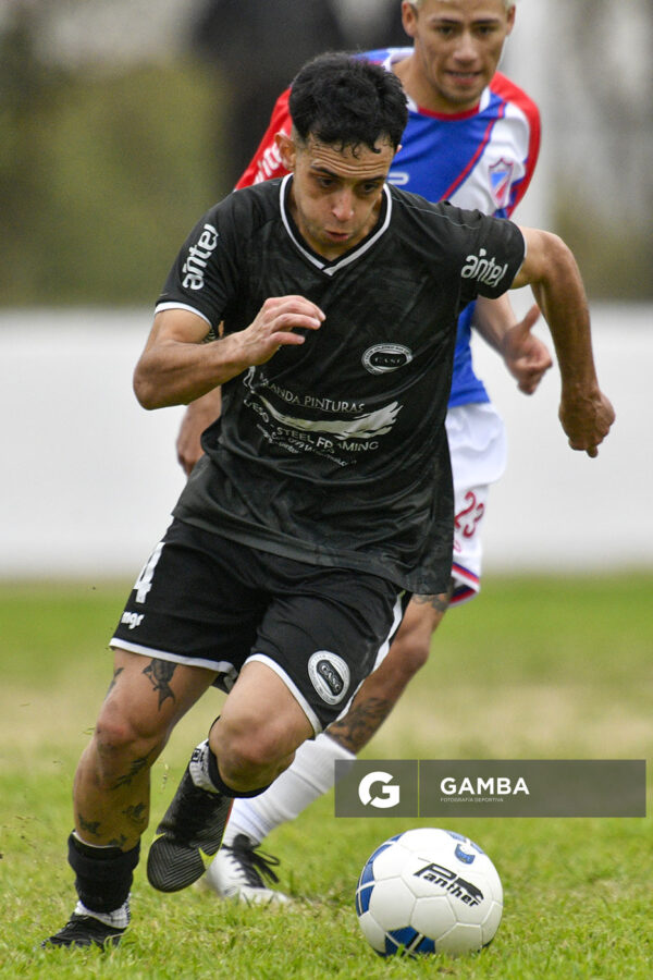 Luciano Soria, de San Carlos. 21ª Copa Nacional de Clubes Divisional B. Estadio Parque Evelio Isnardi.