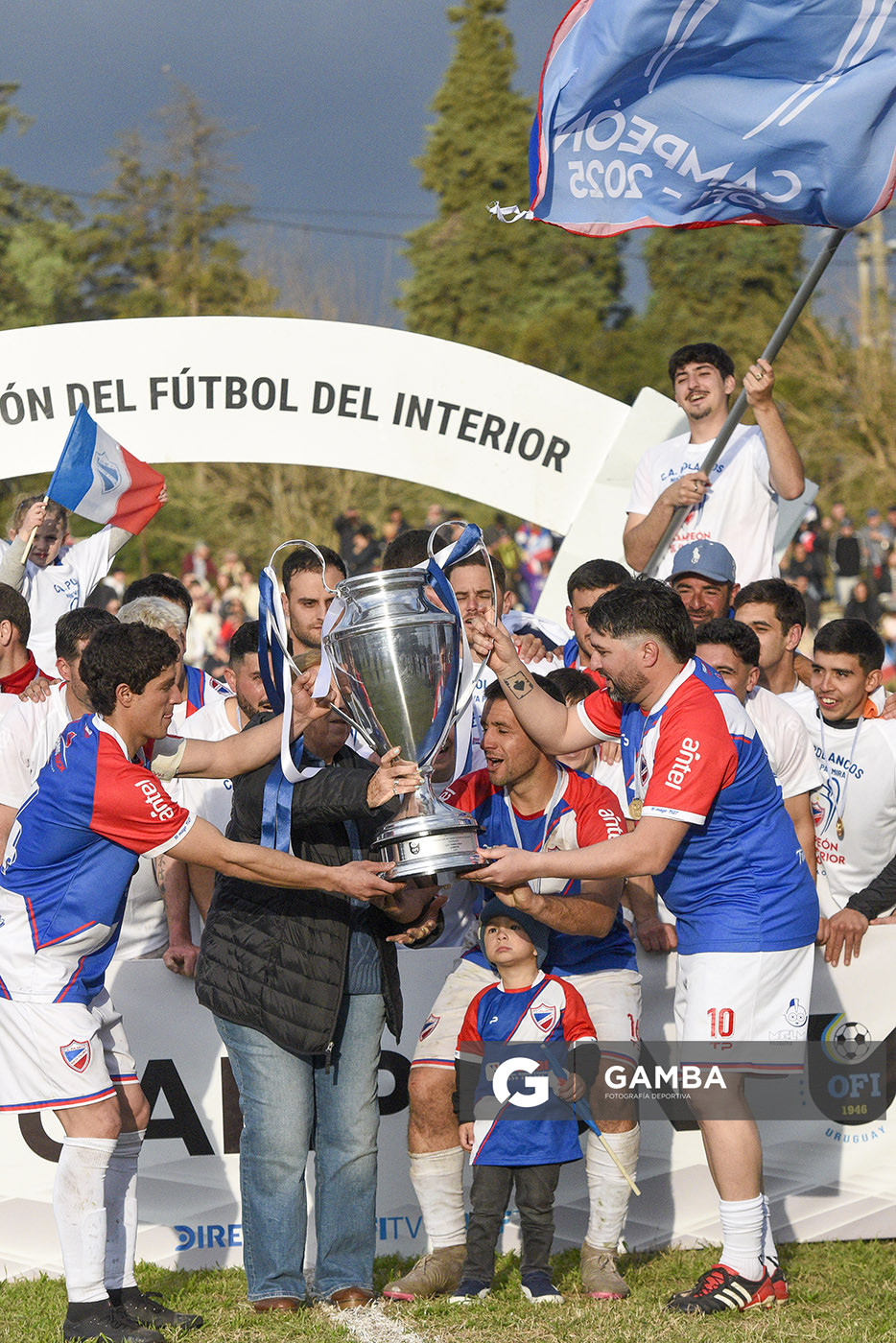 Brian Ruella, Joaquín Rovetta y Gastón Villoldo, de Polancos. Polancos de Nueva Palmira Campeón. 21ª Copa Nacional de Clubes Divisional B. Estadio Parque Evelio Isnardi.