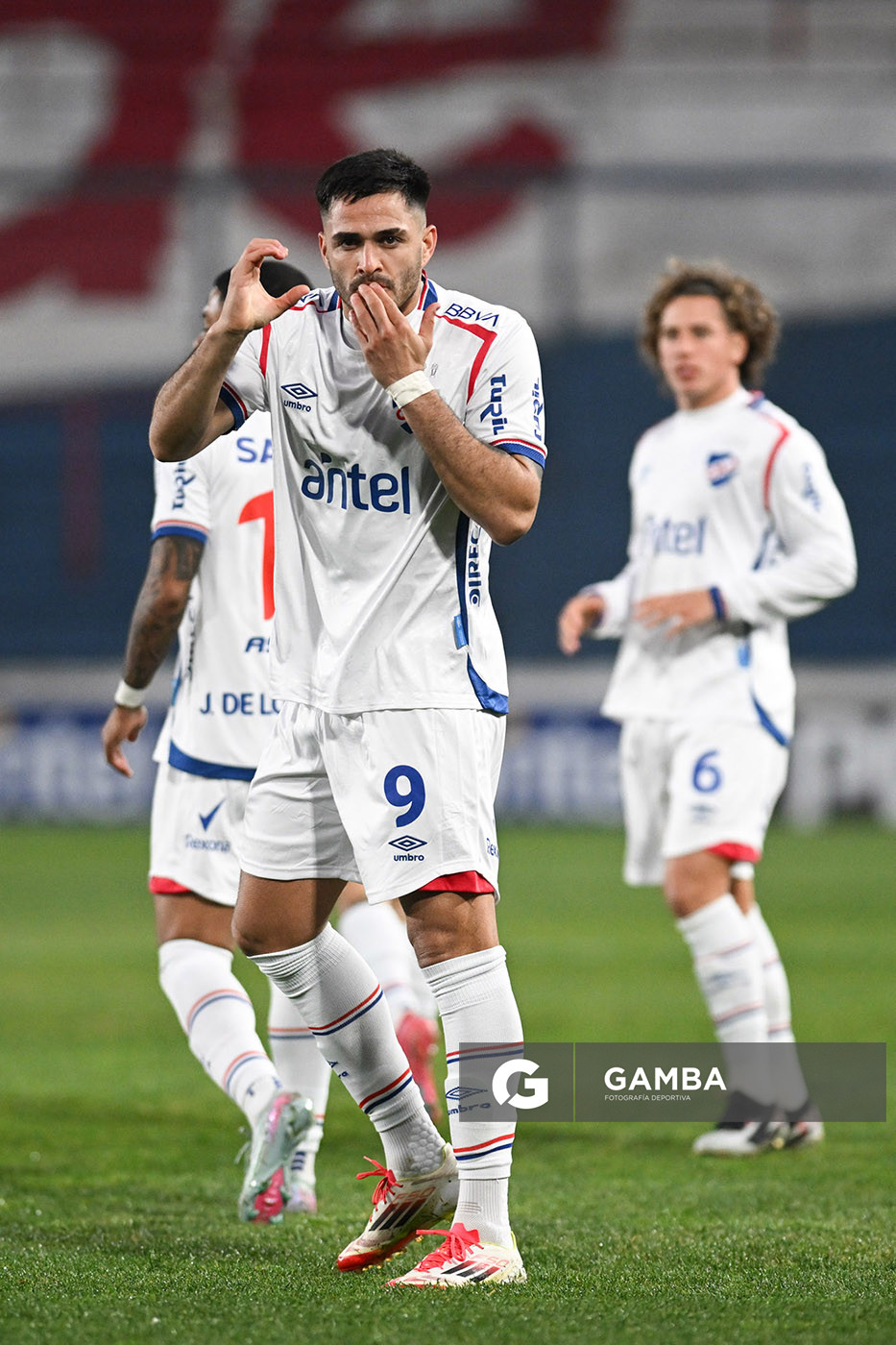 Maximiliano Gómez, de Nacional. Torneo Clausura. Estadio Gran Parque Central.
