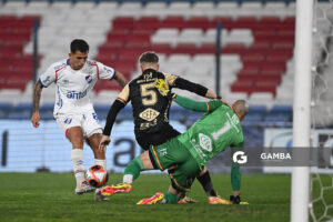 Christian Oliva, de Nacional. Torneo Clausura. Estadio Gran Parque Central.