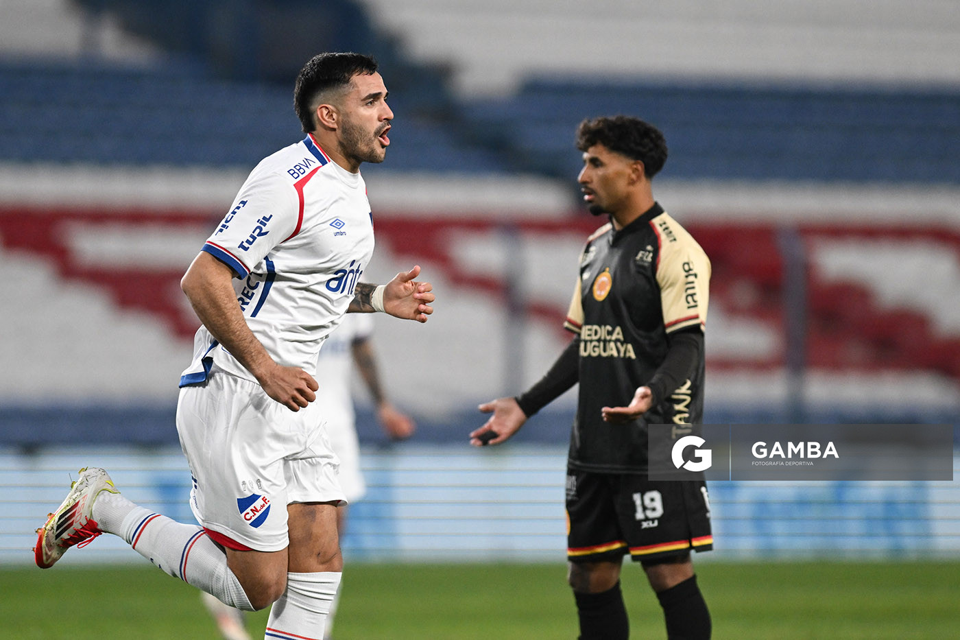 Maximiliano Gómez, de Nacional. Torneo Clausura. Estadio Gran Parque Central.
