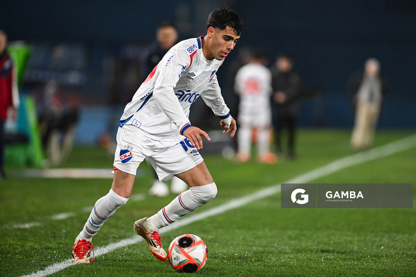 Lucas Villalba, de Nacional. Torneo Clausura. Estadio Gran Parque Central.