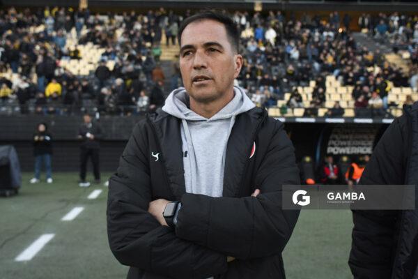 Raúl Salazar, director técnico de River Plate. Torneo Clausura. Estadio Campeón del Siglo.