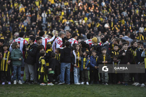 Brayan Cortés, golero de Peñarol. Torneo Clausura. Estadio Campeón del Siglo.