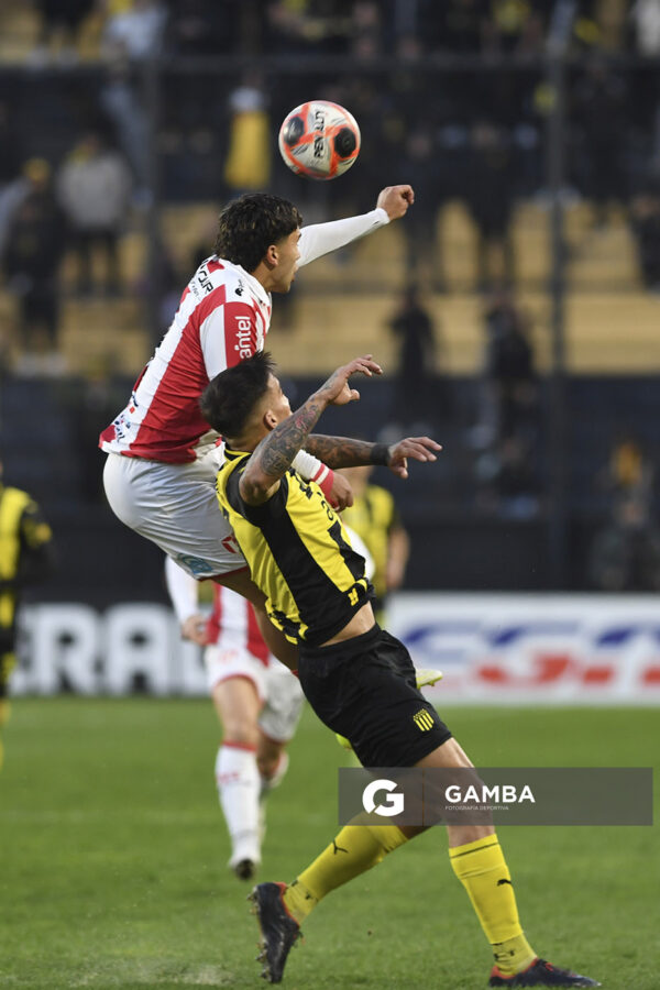 Tiziano Correa, de River Plate. Torneo Clausura. Estadio Campeón del Siglo.