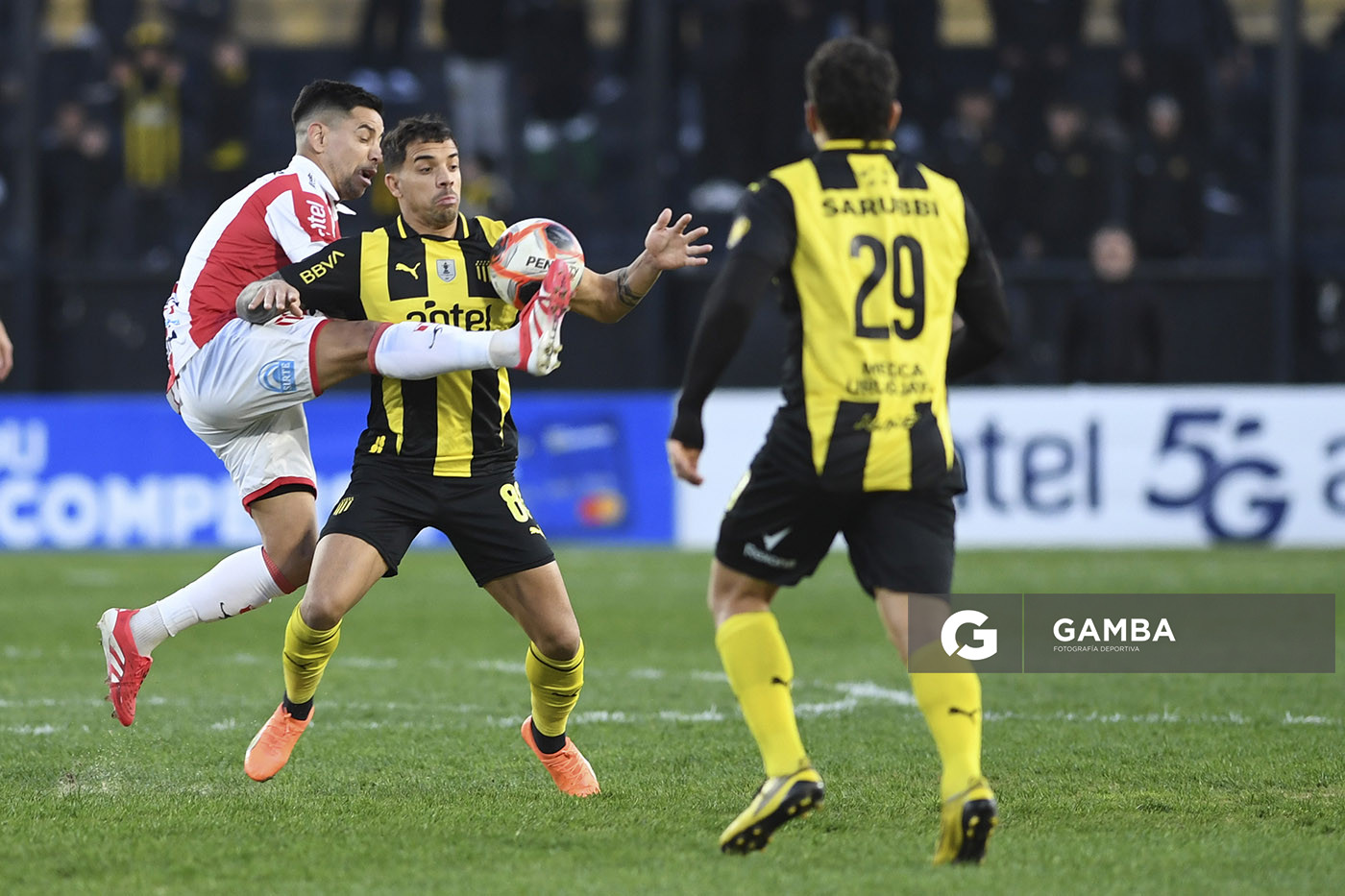 David Terans, de Peñarol. Torneo Clausura. Estadio Campeón del Siglo.
