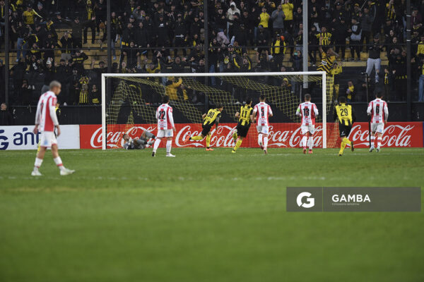 David Terans, de Peñarol. Torneo Clausura. Estadio Campeón del Siglo.
