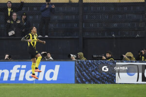 David Terans, de Peñarol. Torneo Clausura. Estadio Campeón del Siglo.