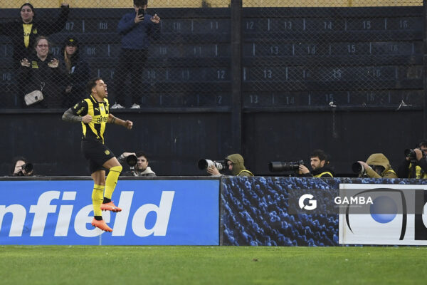 David Terans, de Peñarol. Torneo Clausura. Estadio Campeón del Siglo.