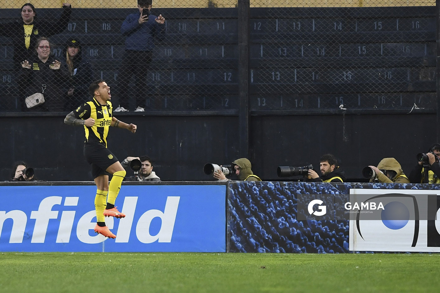 David Terans, de Peñarol. Torneo Clausura. Estadio Campeón del Siglo.