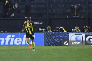 David Terans, de Peñarol. Torneo Clausura. Estadio Campeón del Siglo.