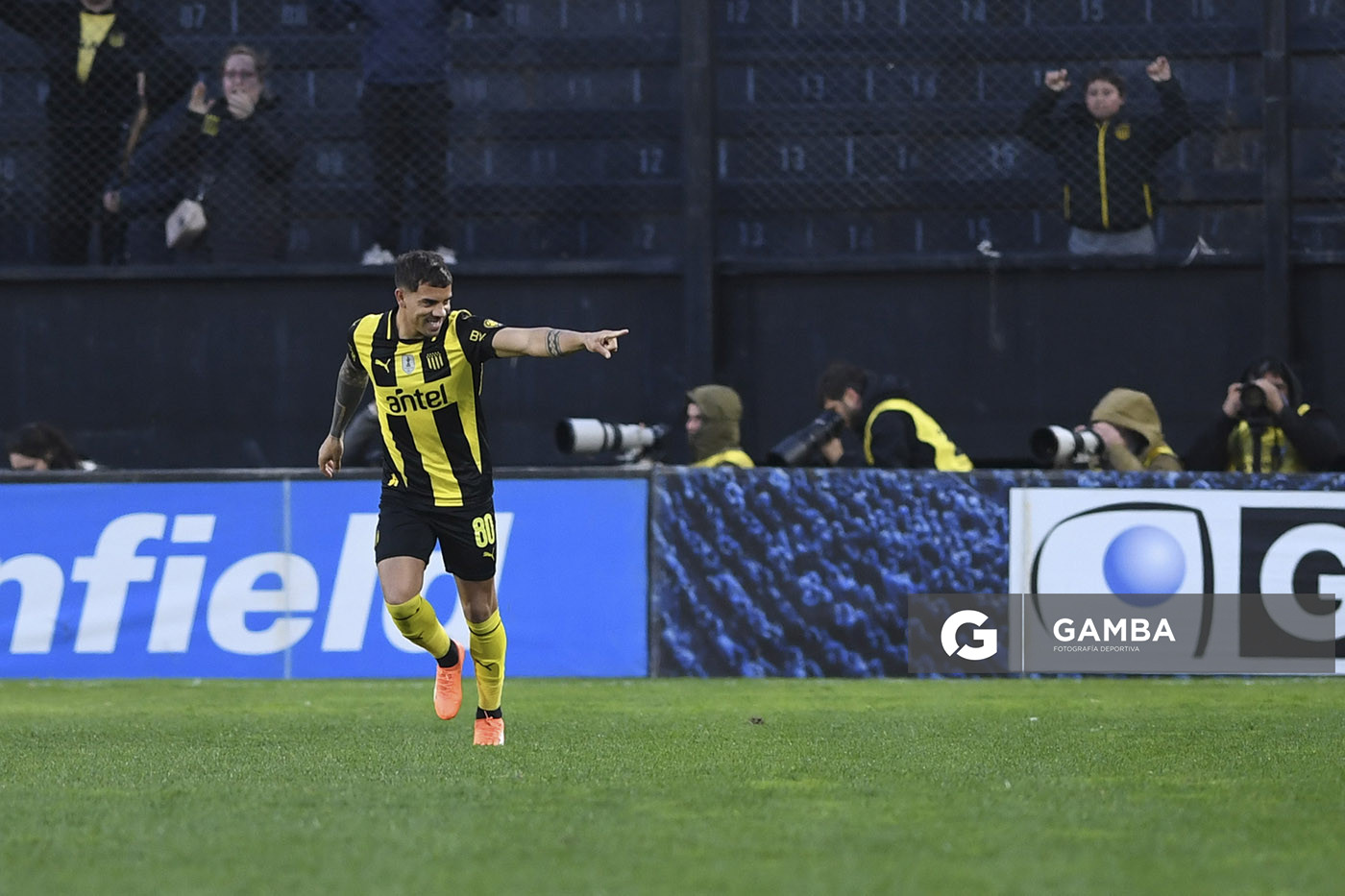 David Terans, de Peñarol. Torneo Clausura. Estadio Campeón del Siglo.