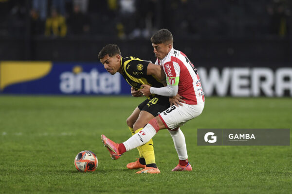 David Terans, de Peñarol. Torneo Clausura. Estadio Campeón del Siglo.