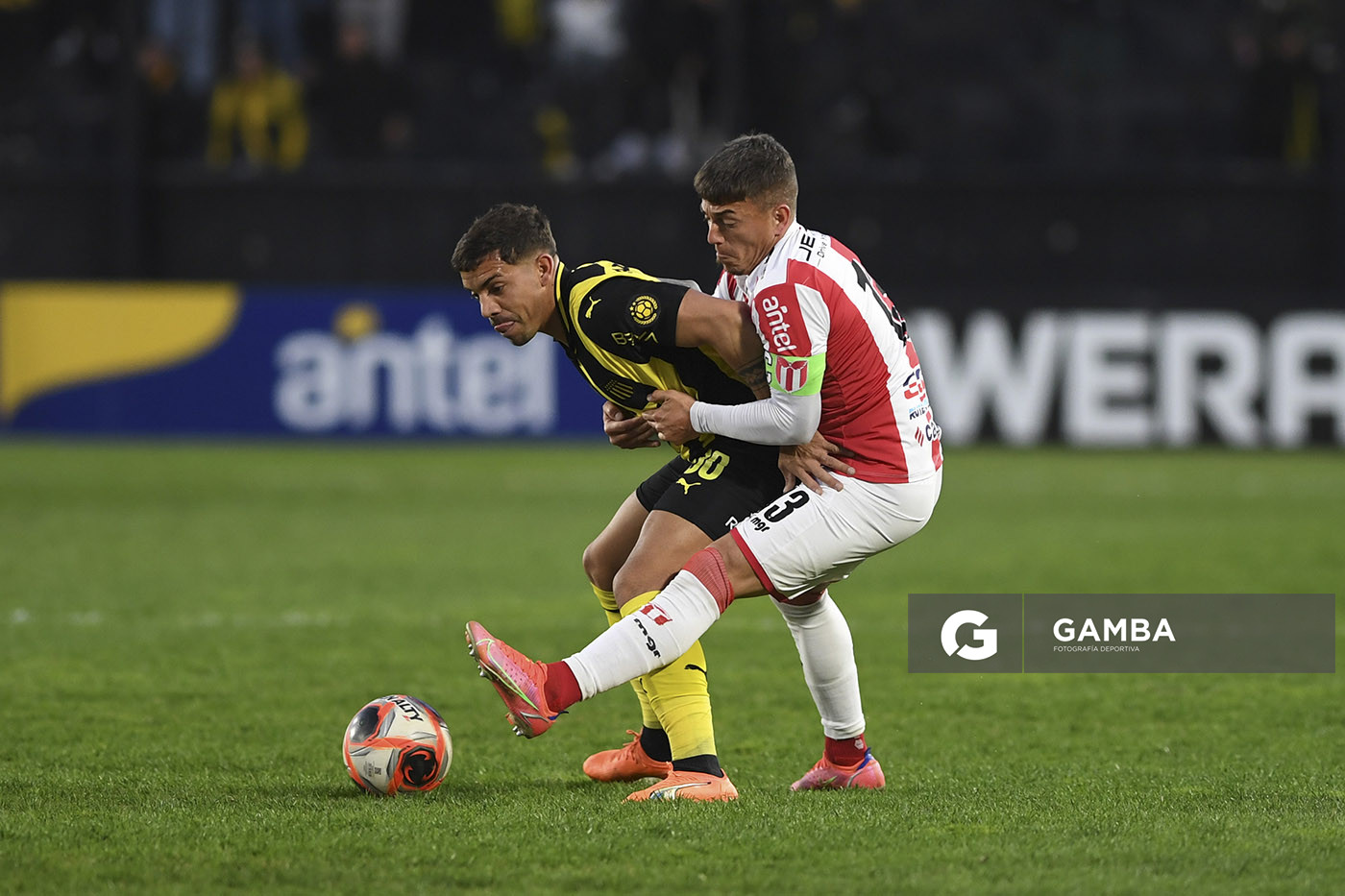 David Terans, de Peñarol. Torneo Clausura. Estadio Campeón del Siglo.
