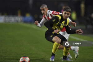 Ignacio Sosa, de Peñarol. Torneo Clausura. Estadio Campeón del Siglo.