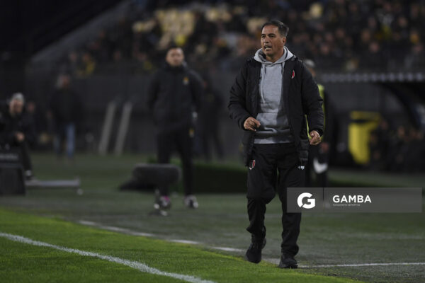 Raúl Salazar, director técnico de River Plate. Torneo Clausura. Estadio Campeón del Siglo.