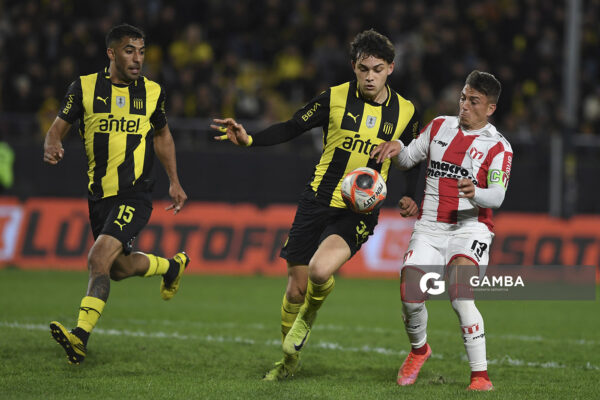 Nahuel Herrera, de Peñarol. Torneo Clausura. Estadio Campeón del Siglo.