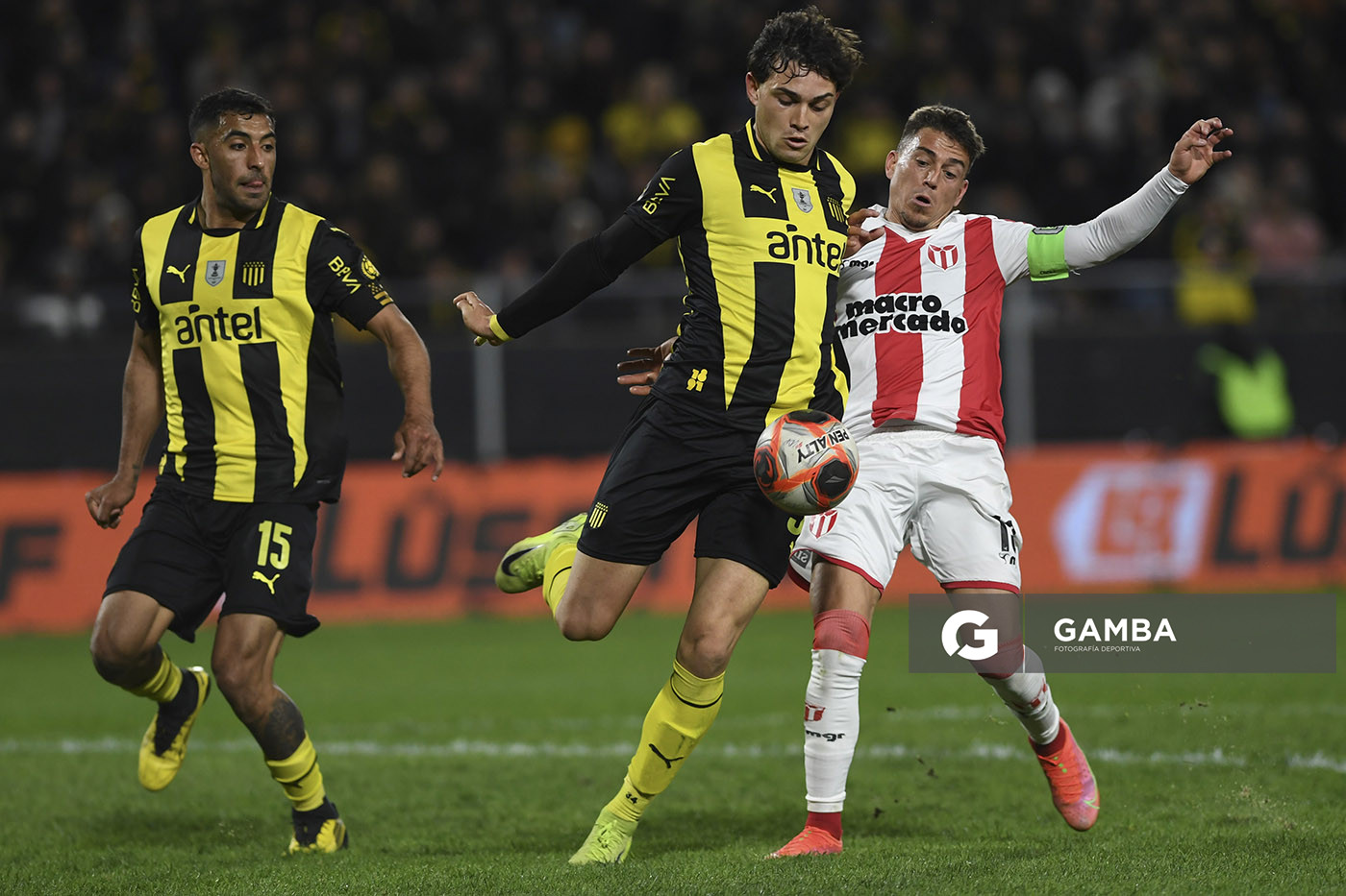 Nahuel Herrera, de Peñarol. Torneo Clausura. Estadio Campeón del Siglo.