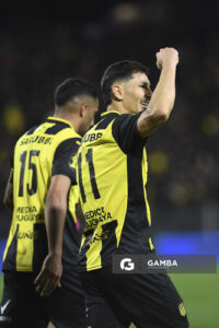 Maximiliano Silvera, de Peñarol. Torneo Clausura. Estadio Campeón del Siglo.