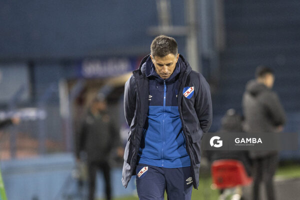 Pablo Peirano, director técnico de Nacional. Torneo Clausura. Estadio Gran Parque Central.