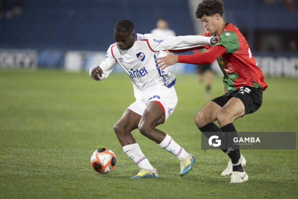 Christian Ébere, de Nacional. Torneo Clausura. Estadio Gran Parque Central.