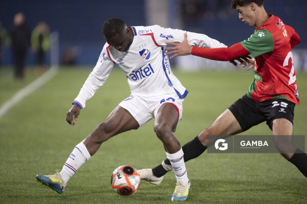 Christian Ébere, de Nacional. Torneo Clausura. Estadio Gran Parque Central.