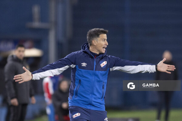 Pablo Peirano, director técnico de Nacional. Torneo Clausura. Estadio Gran Parque Central.